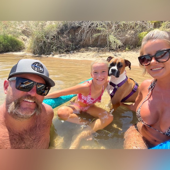 🌺A little about Us🌺 - Picture 3 of 16